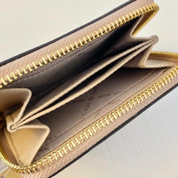 NWT MICHAEL KORS Medium Zip Around Card Case Wallet - Picture 3 of 4